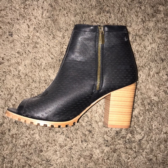Black Heel boots - Picture 1 of 3